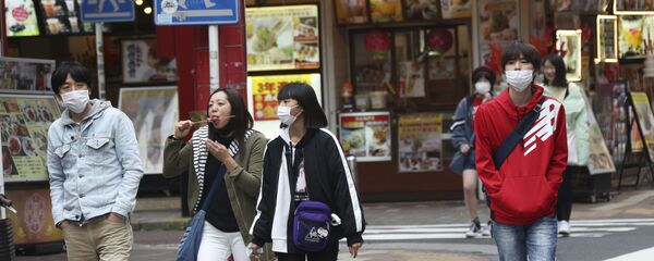 Китайская молодежь в масках гуляет в Йокогаме, Япония - 俄罗斯卫星通讯社