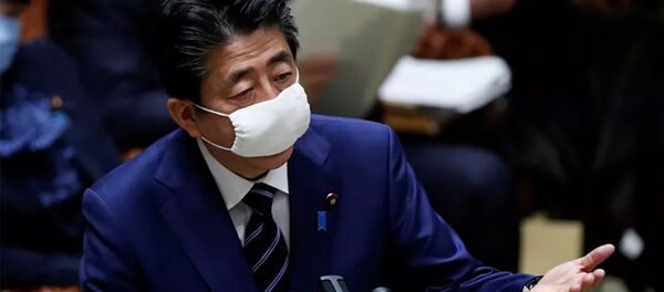 Синдзо Абэ в маске - 俄羅斯衛星通訊社