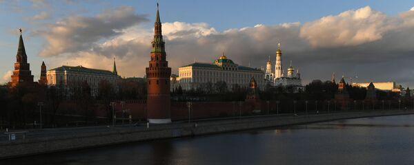 Вид на башни Московского Кремля и Большой Кремлевский дворец с Большого Каменного моста. - 俄罗斯卫星通讯社