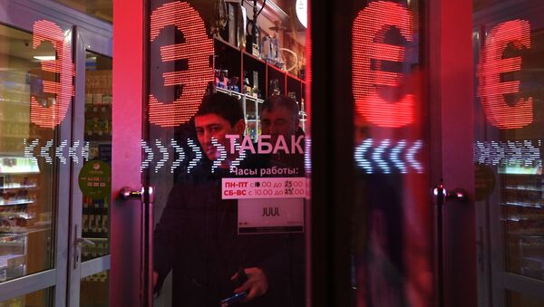  Табло курса евро в витрине магазина в Москве.  - 俄羅斯衛星通訊社