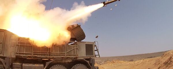 Самоходный зенитный ракетно-пушечный комплекс (ЗРПК) наземного базирования Панцирь-С1  отражает авианалет условного противника - 俄羅斯衛星通訊社