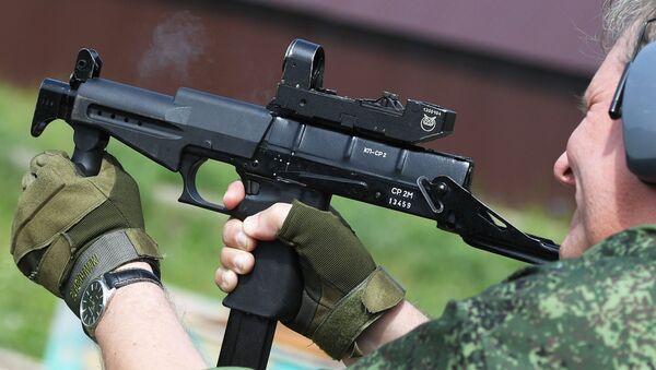 Демонстрация пистолета-пулемёта СР-2М Вереск - 俄罗斯卫星通讯社