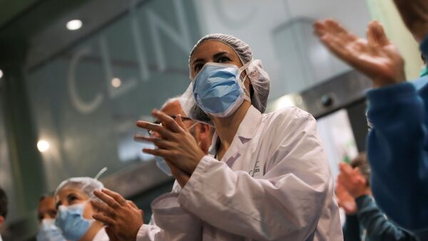 Аплодисменты врачам в Испании во время коронавируса - 俄羅斯衛星通訊社