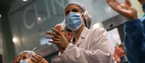 Аплодисменты врачам в Испании во время коронавируса - 俄羅斯衛星通訊社