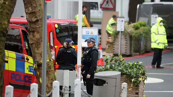 Сотрудники полиции дежурят возле больницы в Лондоне, где, предположительно, находится премьер-министр Великобритании Борис Джонсон - 俄羅斯衛星通訊社
