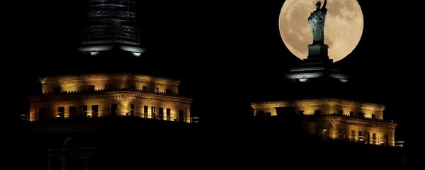 Луна над Нью-Йорком - 俄罗斯卫星通讯社