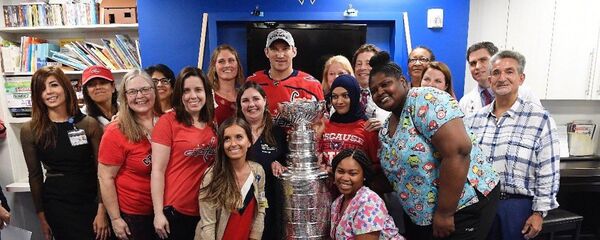 俄冰球名将奥韦奇金感谢抗疫医生 - 俄罗斯卫星通讯社