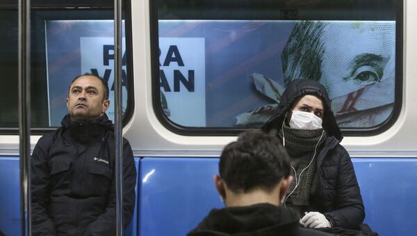 Пассажиры метро в масках в Стамбуле  - 俄罗斯卫星通讯社