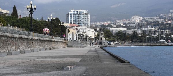 Пустая набережная в Ялте, Крым - 俄罗斯卫星通讯社