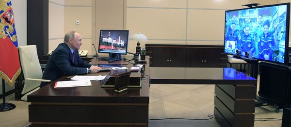 0 апреля 2020. Президент РФ Владимир Путин во время сеанса связи с экипажем Международной космической станции в режиме видеоконференции. - 俄羅斯衛星通訊社