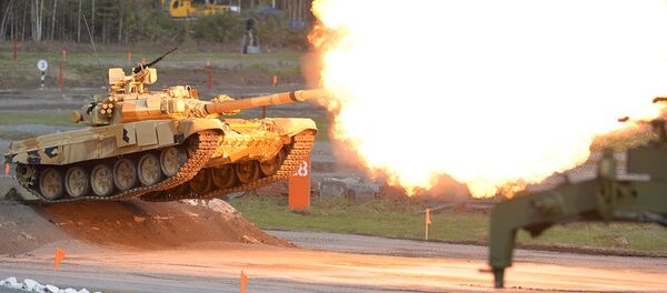 Танк Т-90А во время демонстрационных стрельб Танк Т-90А во время демонстрационных стрельб - 俄罗斯卫星通讯社