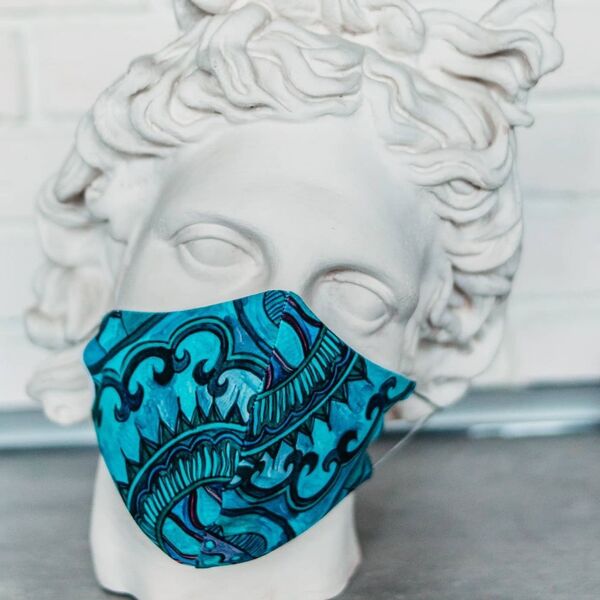 俄羅斯服裝設計師縫製口罩 避免佩戴醫用口罩所帶來的世界末日僵屍感 俄羅斯服裝設計師縫製口罩 避免佩戴醫用口罩所帶來的世界末日僵屍感 - 俄羅斯衛星通訊社