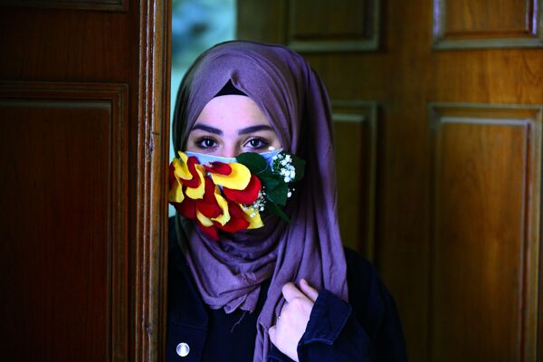 疫情期间一名戴口罩的伊拉克妇女 - 俄罗斯卫星通讯社