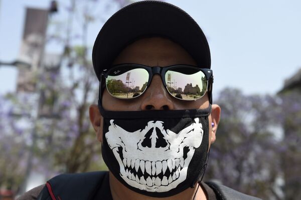 疫情期间墨西哥一名戴口罩男子 - 俄罗斯卫星通讯社