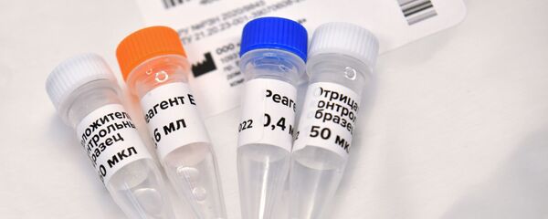 Колбы с реагентами для экспресс-тестов на коронавирус в лаборатории в технопарке Сколково - 俄羅斯衛星通訊社