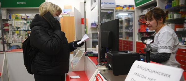 Покупательница в аптеке Москвы - 俄罗斯卫星通讯社