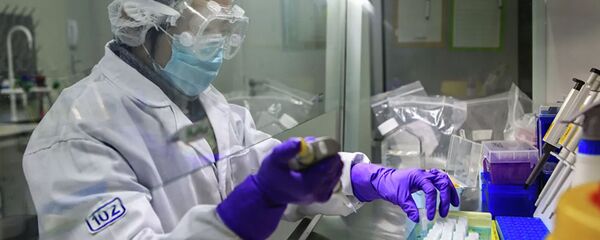 Тестирование образцов, взятых у людей с подозрением на коронавирус, в лаборатории в Чанчжоу Тестирование образцов, взятых у людей с подозрением на коронавирус, в лаборатории в Чанчжоу - 俄罗斯卫星通讯社