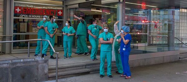 Медики на Манхэттене в Нью-Йорке - 俄羅斯衛星通訊社