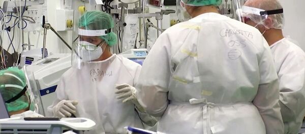 Российские военные врачи и их итальянские коллеги, работающие в полевом госпитале Бергамо Российские военные врачи и их итальянские коллеги, работающие в полевом госпитале Бергамо - 俄羅斯衛星通訊社