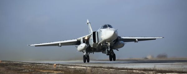 Бомбардировщик Су-24М авиаполка Южного военного округа (ЮВО) во время летно-тактических учений в Волгоградской области Бомбардировщик Су-24М авиаполка Южного военного округа (ЮВО) во время летно-тактических учений в Волгоградской области - 俄罗斯卫星通讯社