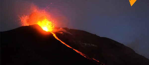 意大利斯特龙博利火山一个月内第二次爆发 - 俄罗斯卫星通讯社