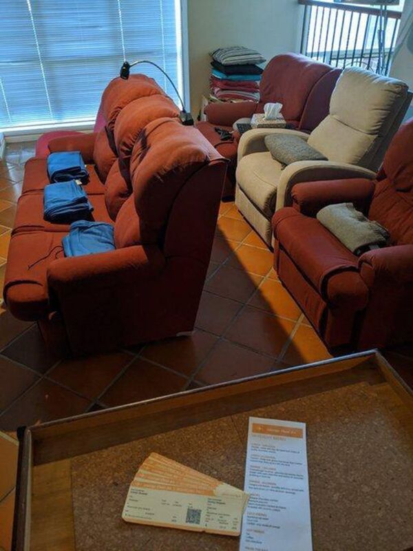  澳大利亞一家庭在家模擬被取消的航班 - 俄羅斯衛星通訊社