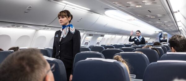 Стюардессы в салоне самолета - 俄罗斯卫星通讯社