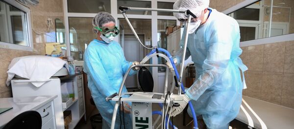 Врачи в инфекционном отделении Мурманской областной больницы - 俄罗斯卫星通讯社