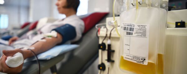 Пакеты с плазмой в процедурном отделении Центра крови Федерального медико-биологического агентства в Москве - 俄罗斯卫星通讯社