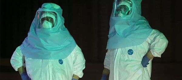 A medical worker collects samples during a simulation for drive-through polymerase chain reaction (PCR) tests for the coronavirus disease (COVID-19) at Edogawa ward in Tokyo, Japan A medical worker collects samples during a simulation for drive-through polymerase chain reaction (PCR) tests for the coronavirus disease (COVID-19) at Edogawa ward in Tokyo, Japan - 俄罗斯卫星通讯社
