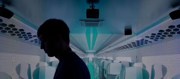 A visitor looks at a projection of a Velaro Novo high speed train made by German industrial giant Siemens at Innotrans, the railway industry’s largest trade fair, in Berlin on September 19, 2018 A visitor looks at a projection of a Velaro Novo high speed train made by German industrial giant Siemens at Innotrans, the railway industry’s largest trade fair, in Berlin on September 19, 2018 - 俄羅斯衛星通訊社