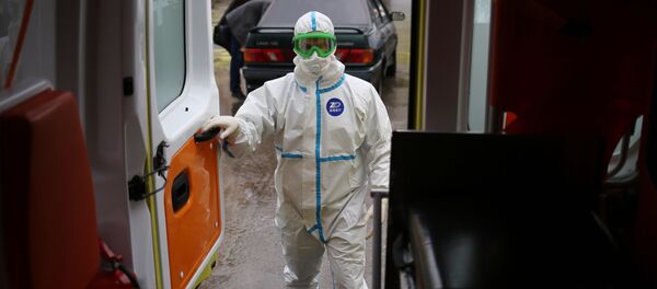 Фельдшер бригады экстренного реагирования Нижегородского центра медицины катастроф перед выездом. - 俄羅斯衛星通訊社