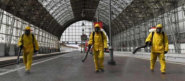 Сотрудники МЧС РФ проводят дезинфекцию на Киевском вокзале в Москве в рамках мер по профилактике коронавирусной инфекции. - 俄罗斯卫星通讯社