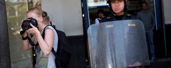 Перуанский полицейский - 俄羅斯衛星通訊社