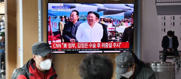 Люди смотрят телевизионную трансляцию новостей о северокорейском лидере Ким Чен Ыне, Сеул, Южная Корея - 俄罗斯卫星通讯社