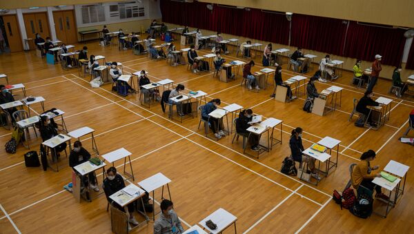 Студенты во время сдачи экзамена в Гонконге, Китай - 俄羅斯衛星通訊社