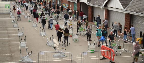 Очередь в супермаркет Asda в Лидсе, северная Англия - 俄罗斯卫星通讯社