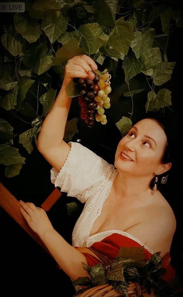 俄罗斯人隔离期间模仿再现名画红遍全球 - 俄罗斯卫星通讯社