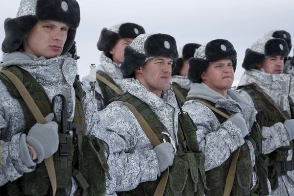 俄空降兵在北极完成万米空降 为世界首次  - 俄罗斯卫星通讯社