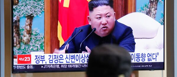 Люди смотрят телевизионную трансляцию новостей о северокорейском лидере Ким Чен Ыне, Сеул, Южная Корея - 俄罗斯卫星通讯社