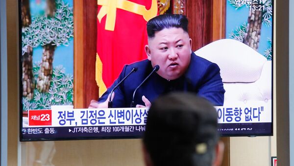 Люди смотрят телевизионную трансляцию новостей о северокорейском лидере Ким Чен Ыне, Сеул, Южная Корея - 俄罗斯卫星通讯社