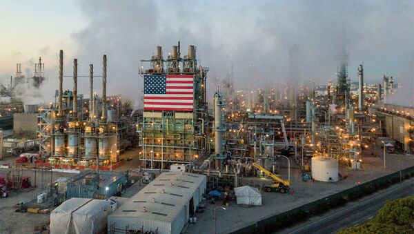 Нефтеперерабатывающий завод Marathon Petroleum Corp в Карсоне, Калифорния - 俄羅斯衛星通訊社
