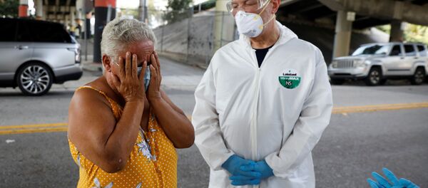Бездомная женщина во время теста на коронавирус в центре города Майами, США Бездомная женщина во время теста на коронавирус в центре города Майами, США - 俄羅斯衛星通訊社