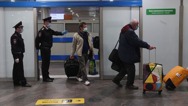 Пассажиры, прибывшие из Афин в аэропорту Шереметьево - 俄羅斯衛星通訊社