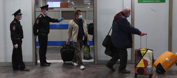 Пассажиры, прибывшие из Афин в аэропорту Шереметьево - 俄羅斯衛星通訊社