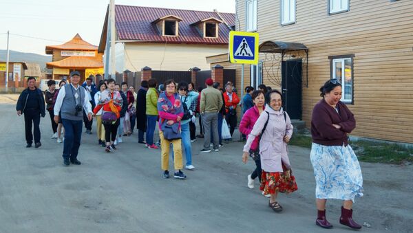 Китайские туристы в поселке Хужир на острове Ольхон - 俄罗斯卫星通讯社