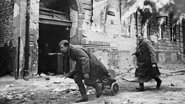 Советские войска в Берлине, 1945 год - 俄羅斯衛星通訊社