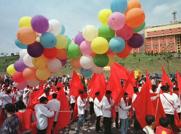 Сторонники коммунистической партии во время празднования 1 мая в Стамбуле, 1998 год - 俄羅斯衛星通訊社