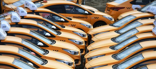 Стоянка автомобилей службы Яндекс.Такси - 俄罗斯卫星通讯社