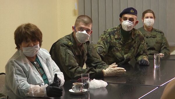Российские военные врачи принимают участие в совещании в больнице города Вршац в Сербии - 俄羅斯衛星通訊社
